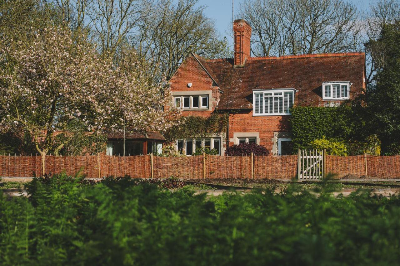 Гостевой дом Hampton Manor Экстерьер фото